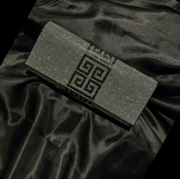 Silver Designer Style Rounded Clutch - Picture 4 of 5